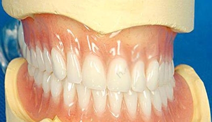 ¿Quieres estudiar Prótesis Dental a Distancia? Encontramos los 7 cursos más valorados
